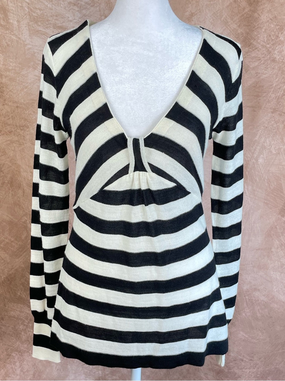 Camellia Black and White Striped V-Neck Long Sleeve Top size Small